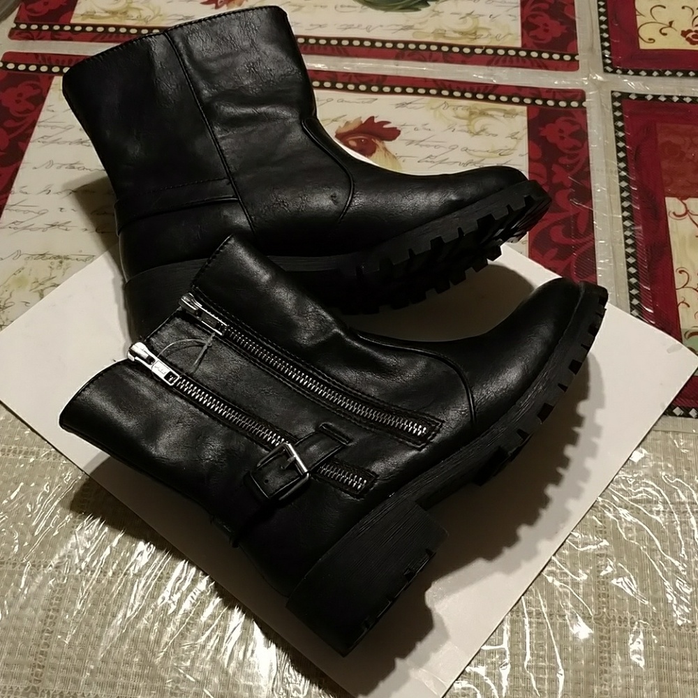 Boot - Picture 4 of 6